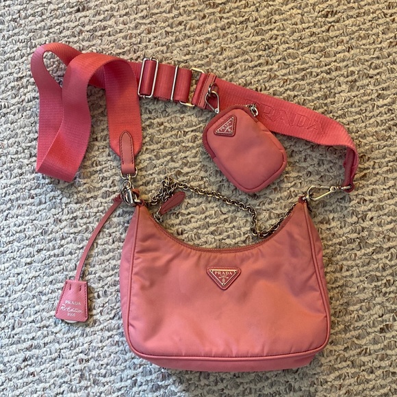 Prada Re-Edition 2005 Re-Nylon bag in Begonia Pink - Picture 3 of 15